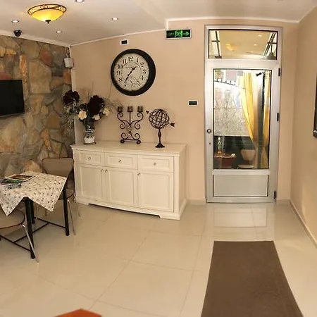 Garden40 Bed & Breakfast Beograd