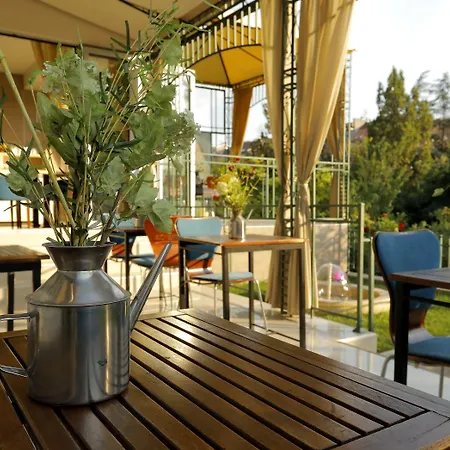 Garden40 Bed & Breakfast 3*