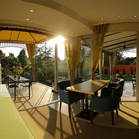 Garden40 Bed & Breakfast Beograd